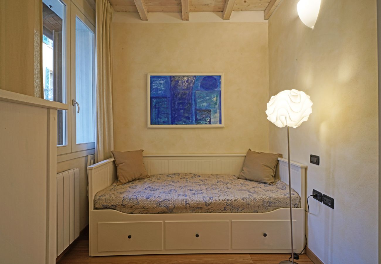 Apartament w Salò - L'Orologio con balcone vista lago nel centro storico di Salò