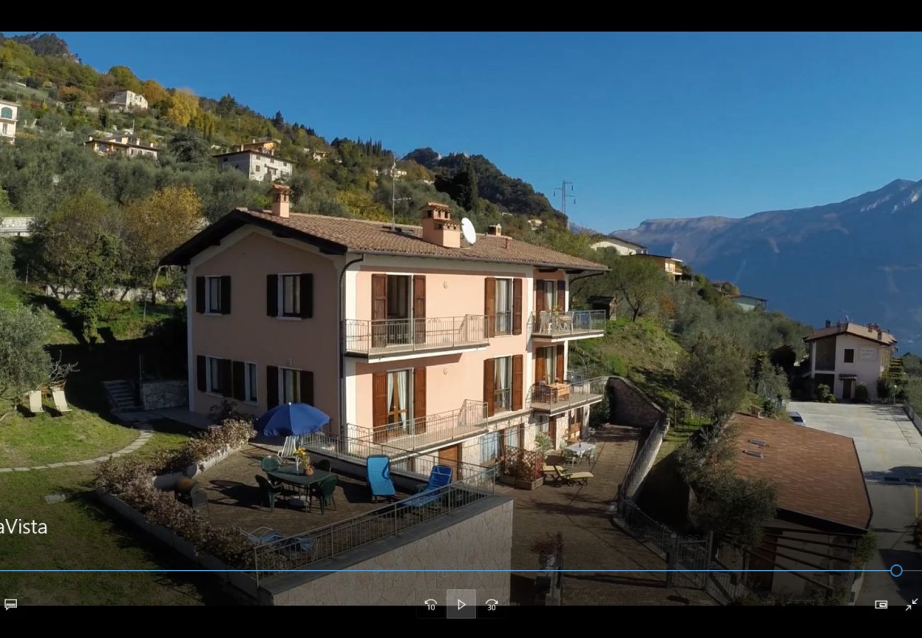 Apartament w Tignale - Stella: con grande balcone vista lago