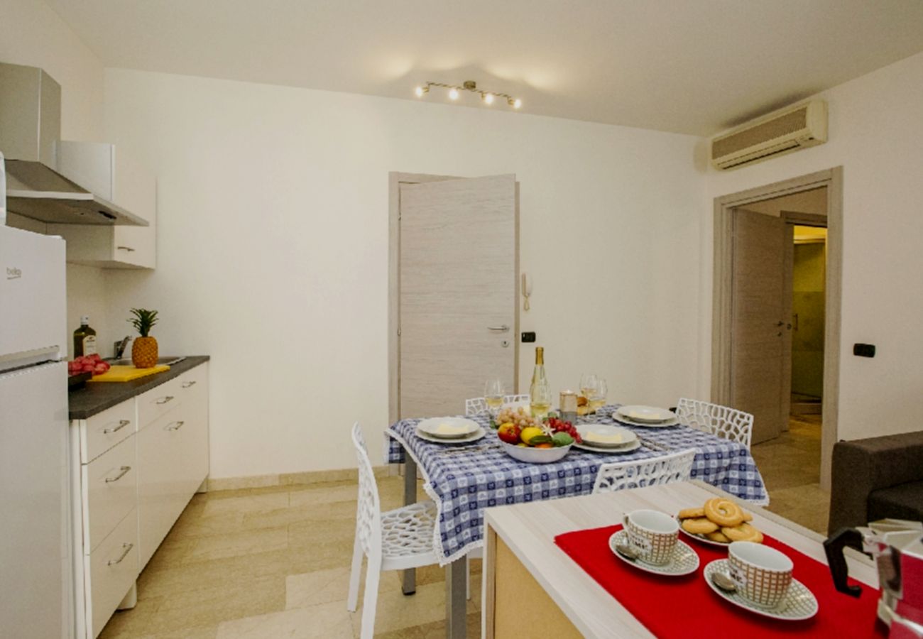 Apartament w Desenzano del Garda - Desenzanoloft:MOLTO BENE Desenzanoloft: MOLTO BENE  CIN IT017067C2OHDVZ3RA
