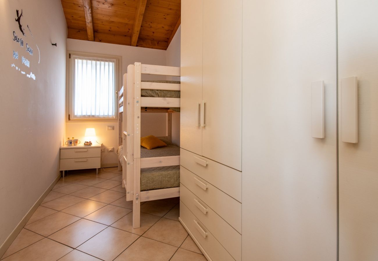 Apartament w Manerba del Garda - Fedra: con balcone vista lago, in residence con piscina a due passi dal lago