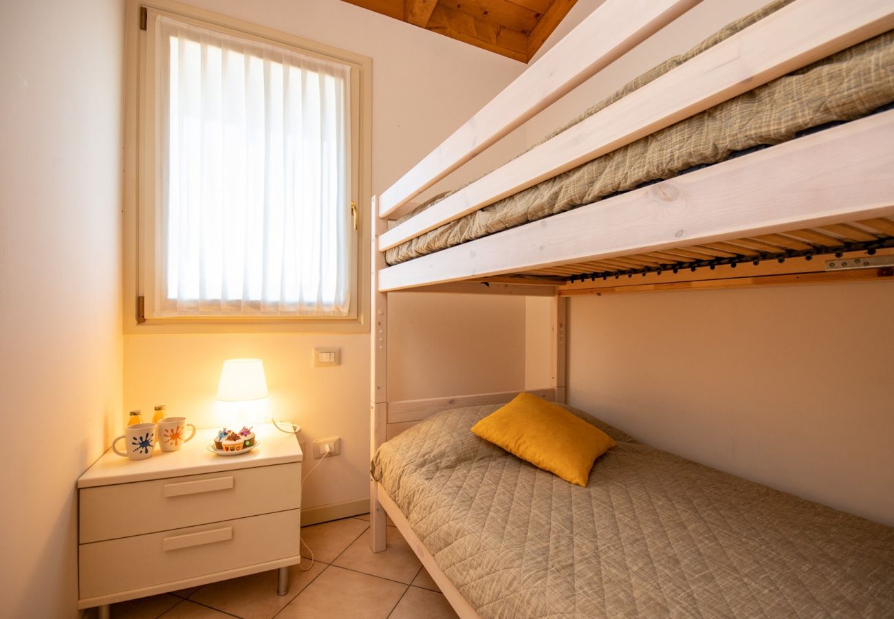 Apartament w Manerba del Garda - Fedra: con balcone vista lago, in residence con piscina a due passi dal lago