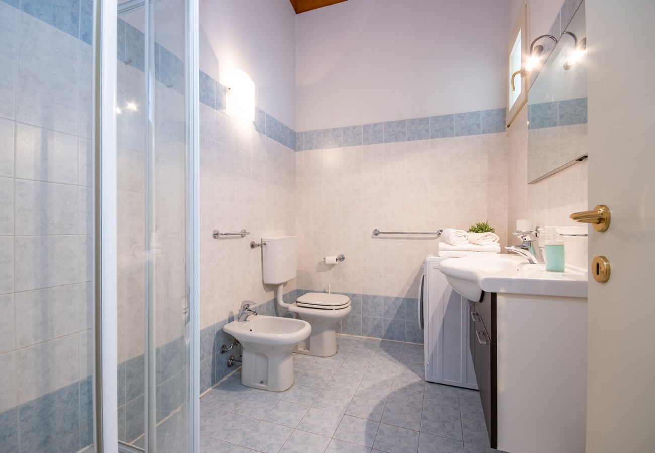 Apartament w Manerba del Garda - Fedra: con balcone vista lago, in residence con piscina a due passi dal lago