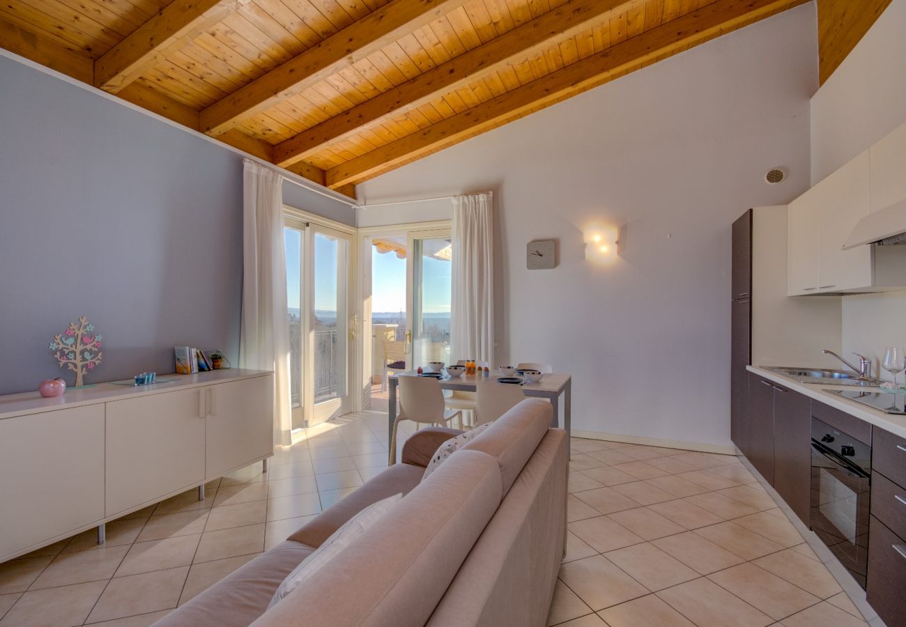 Apartament w Manerba del Garda - Fedra: con balcone vista lago, in residence con piscina a due passi dal lago