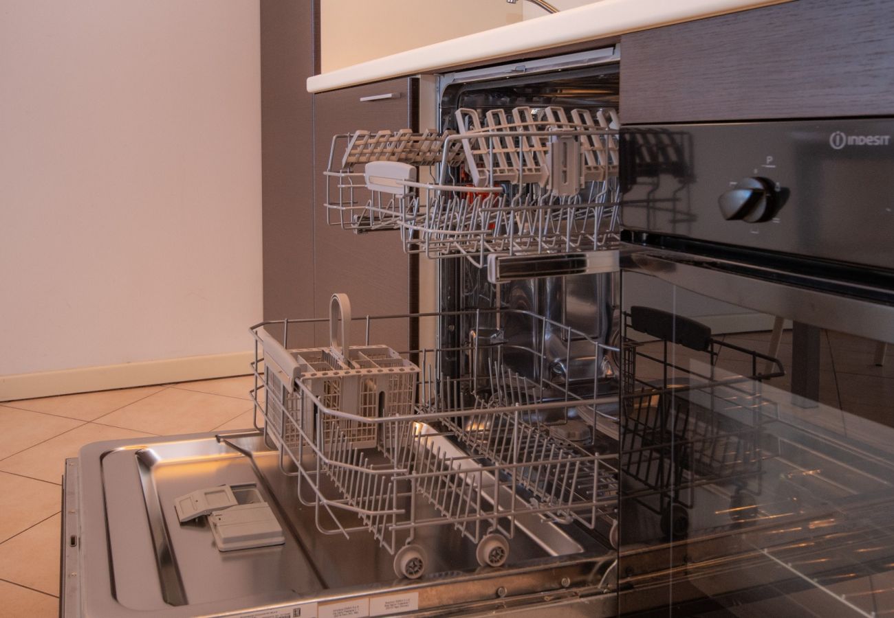 Apartament w Manerba del Garda - Fedra: con balcone vista lago, in residence con piscina a due passi dal lago