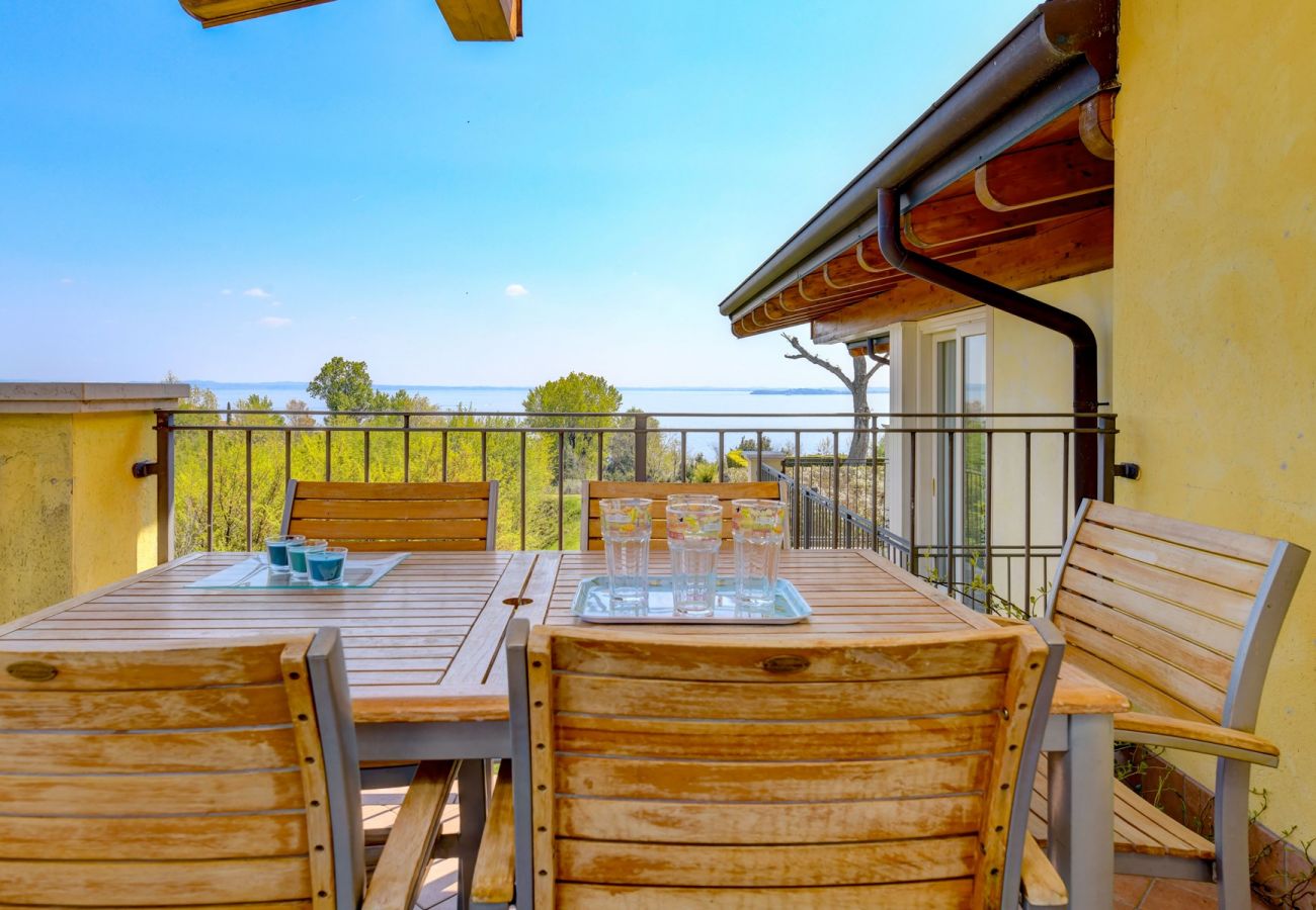 Apartament w Manerba del Garda - Fedra: con balcone vista lago, in residence con piscina a due passi dal lago