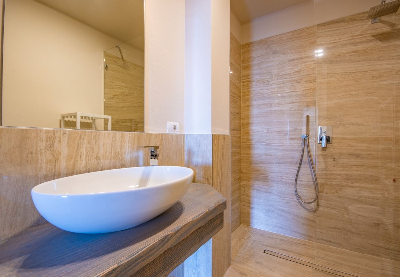 Apartament w Toscolano-Maderno - Cà Bianca sotto: immersi nella natura con vista lago e jacuzzi