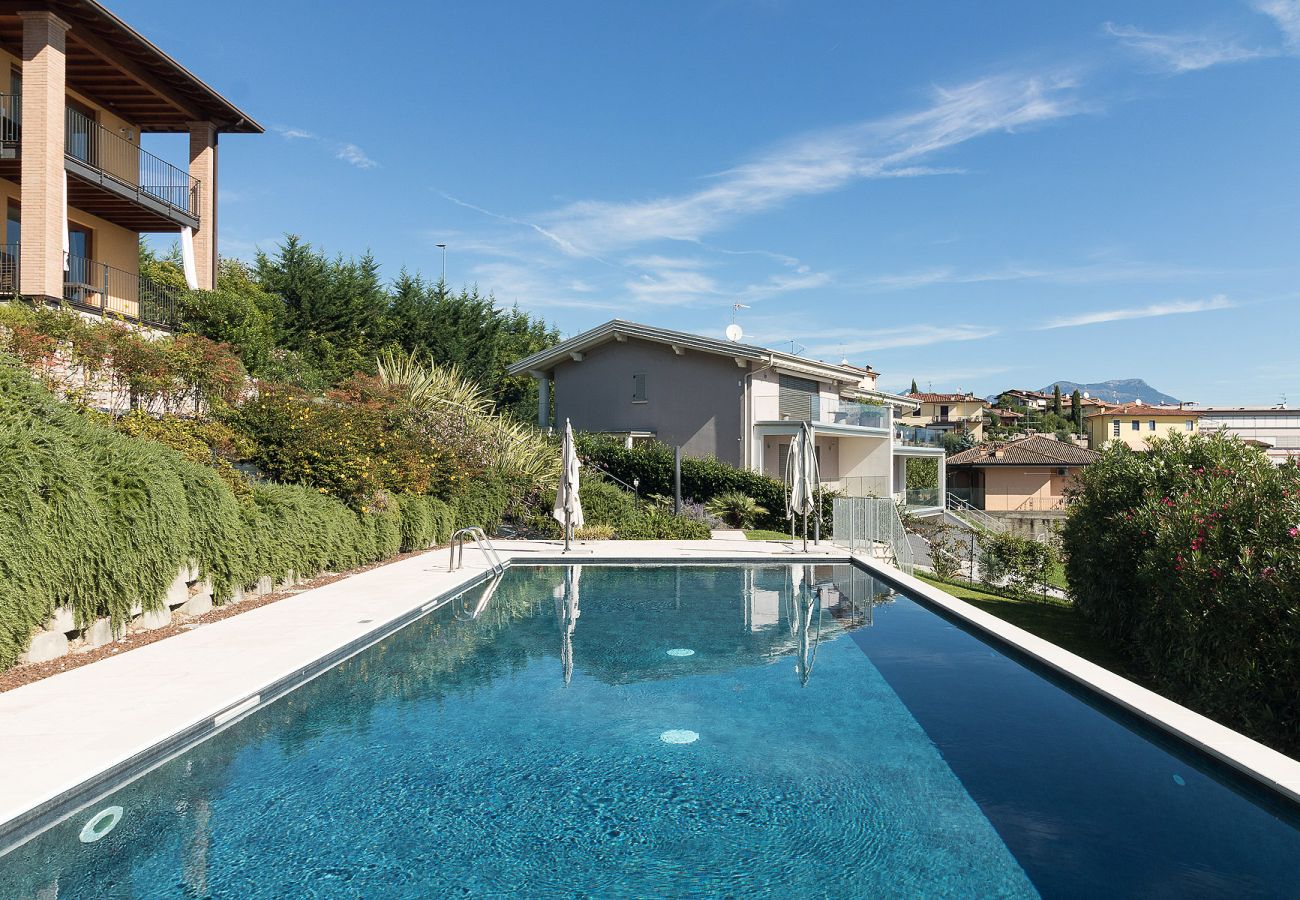 Apartament w Polpenazze del Garda - Pegaso: appartamento di design con balcone vista lago e piscina