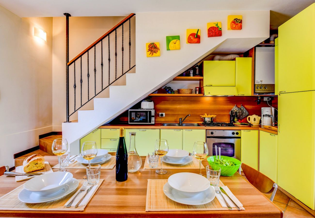 Townhouse w Manerba del Garda - Casa Delisa: in residence curato con piscina e non lontano dal lago