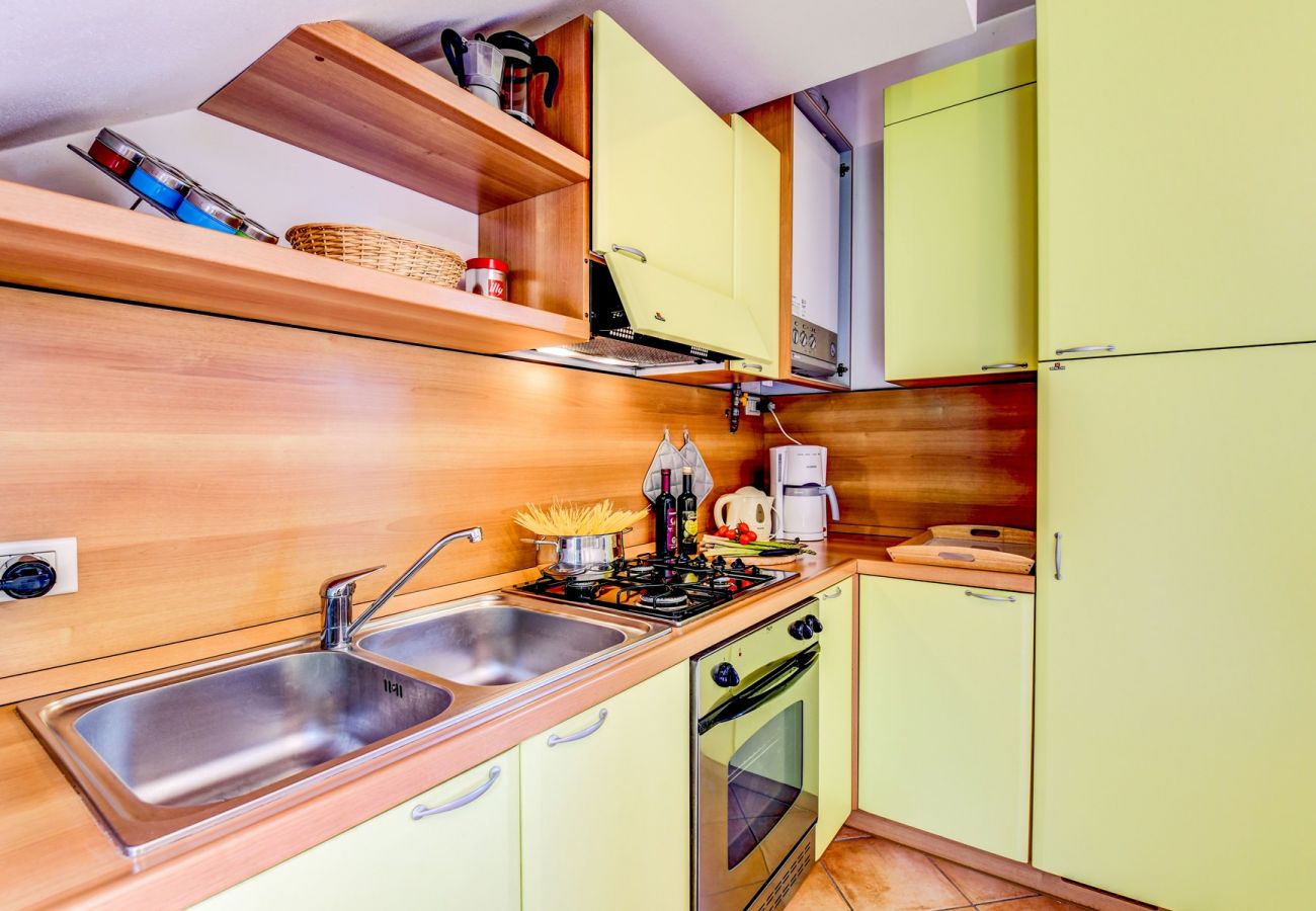 Townhouse w Manerba del Garda - Casa Delisa: in residence curato con piscina e non lontano dal lago