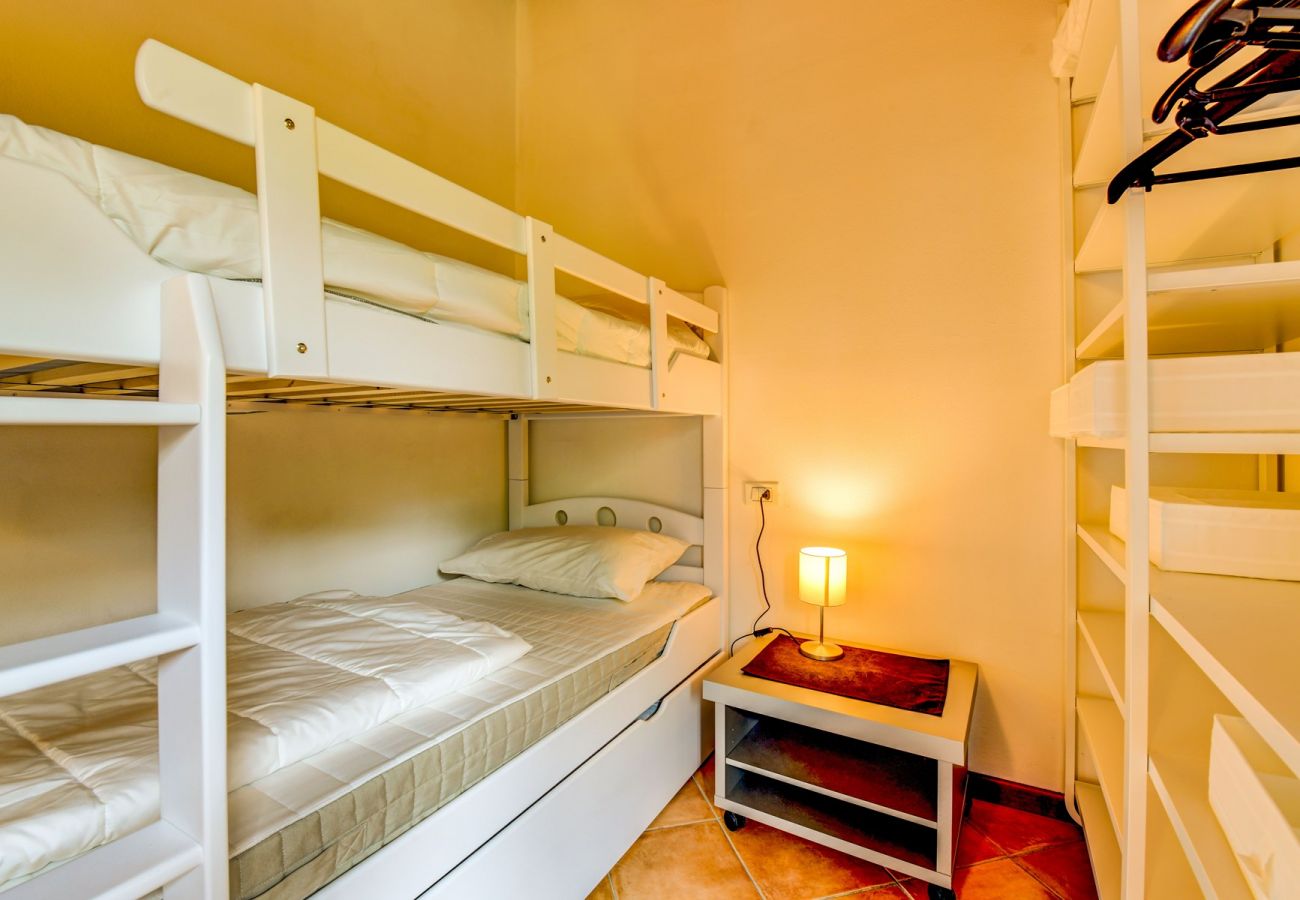 Townhouse w Manerba del Garda - Casa Delisa: in residence curato con piscina e non lontano dal lago