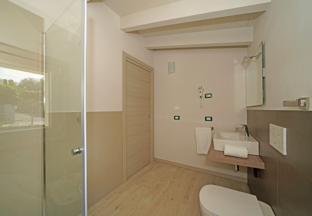 Townhouse w Manerba del Garda - Gardaliva1: in residence con piscina e vista lago vicino alla spiaggia