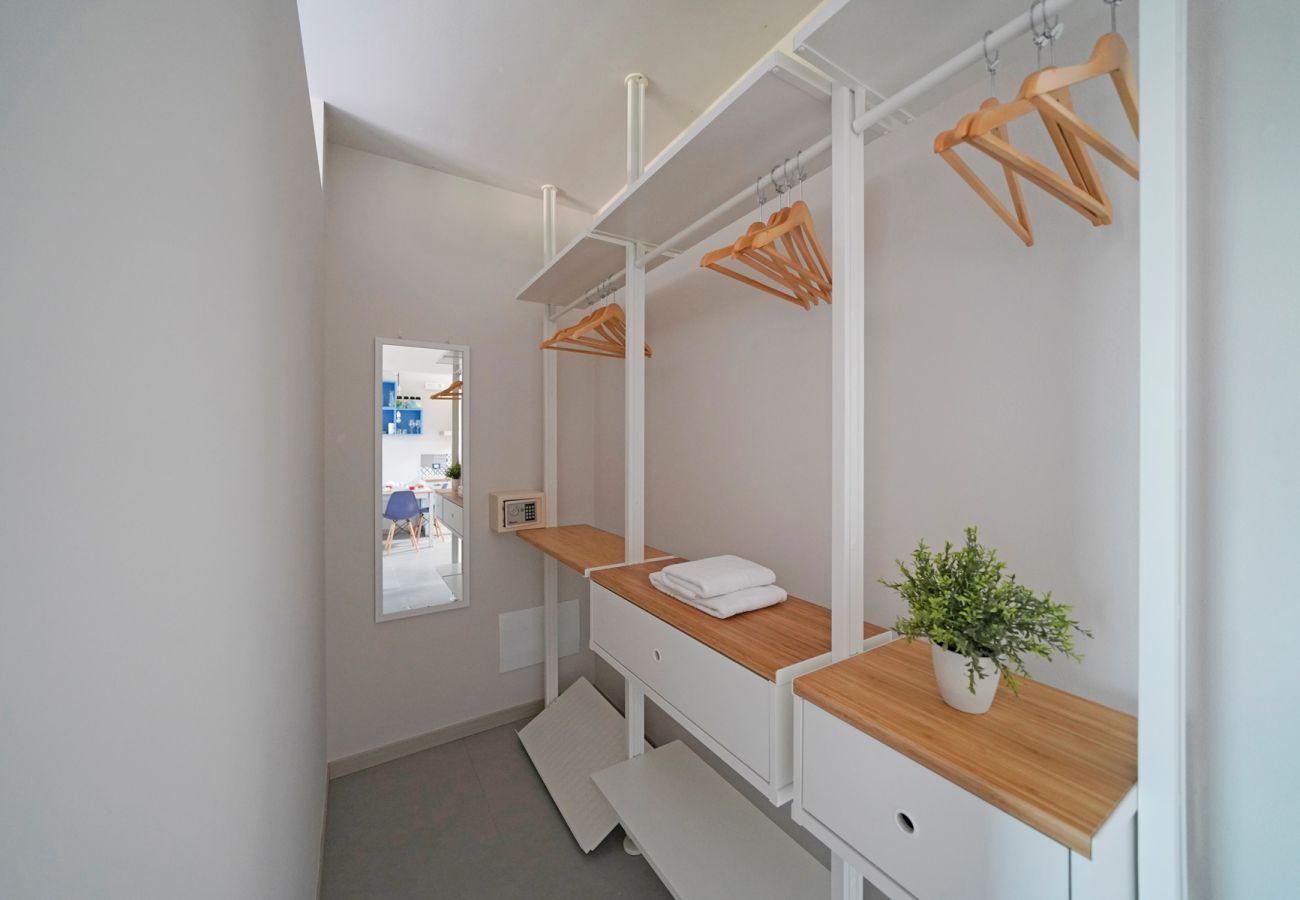 Studio w Manerba del Garda - Gardaliva 3: in piccolo residence nuovo con piscina e vicino alla spiaggia