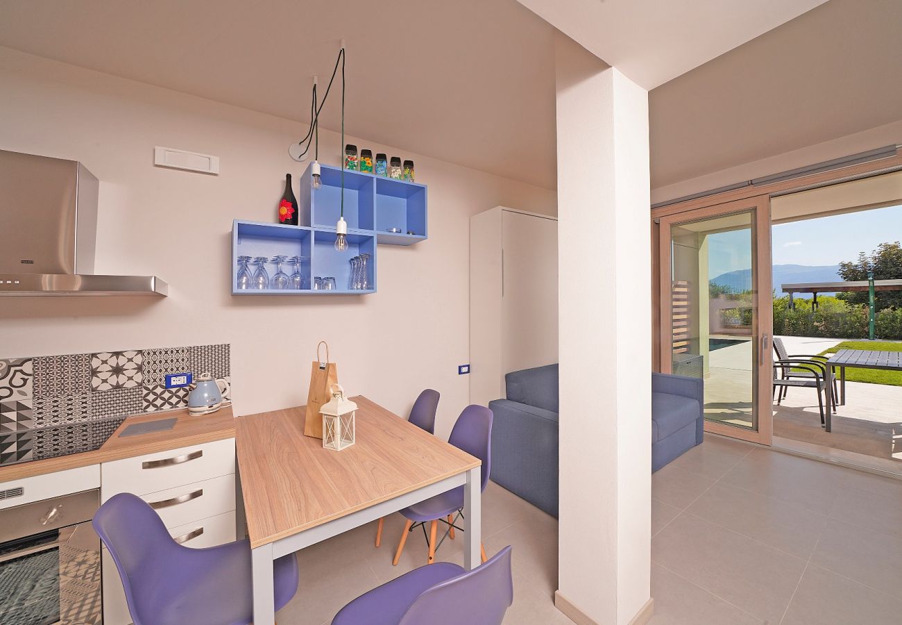 Studio w Manerba del Garda - Gardaliva 3: in piccolo residence nuovo con piscina e vicino alla spiaggia