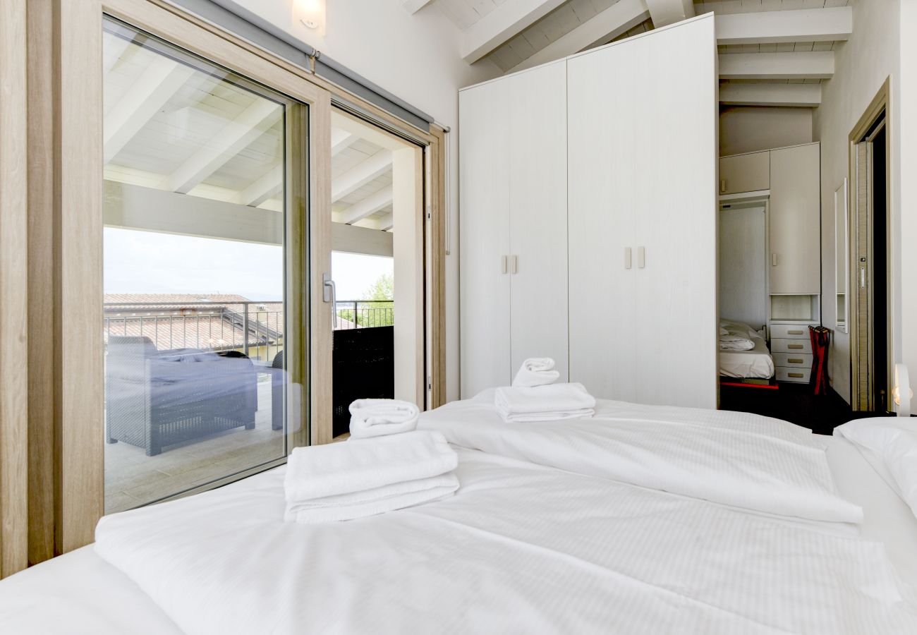 Townhouse w Manerba del Garda - Gardaliva2: con vista lago in residence con piscina vicino al lago