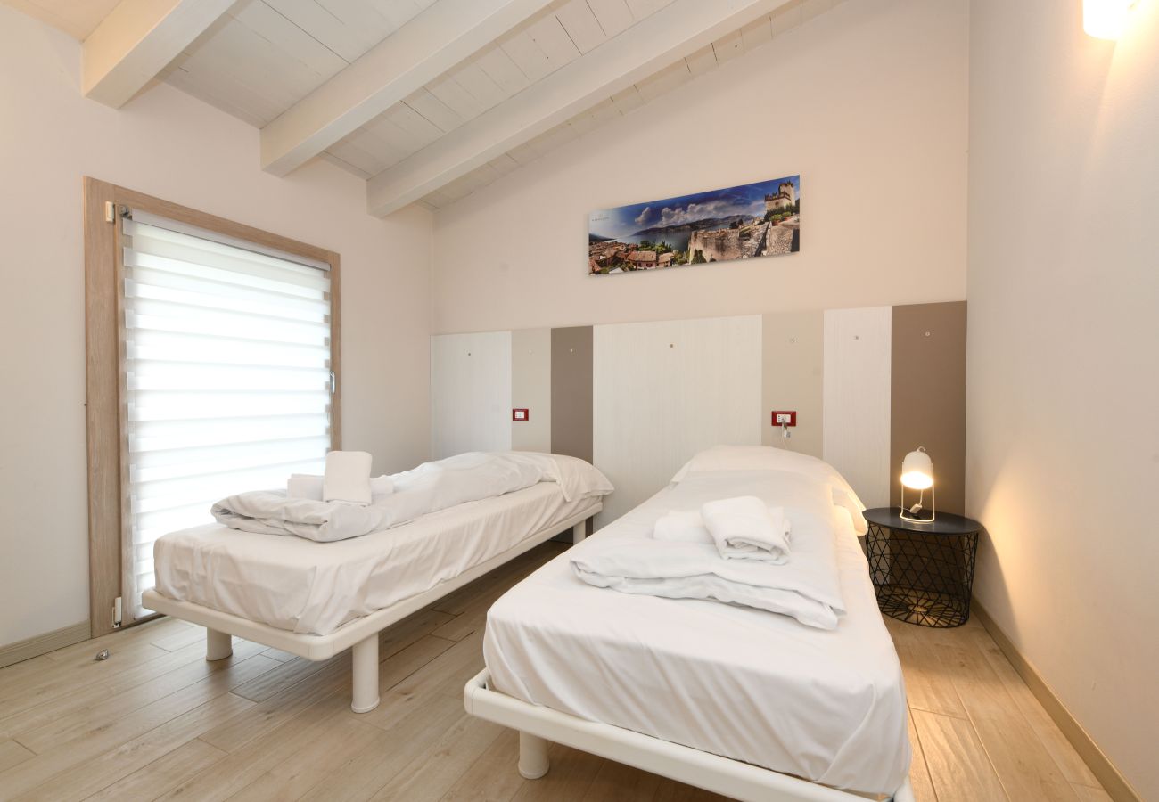 Townhouse w Manerba del Garda - Gardaliva2: con vista lago in residence con piscina vicino al lago