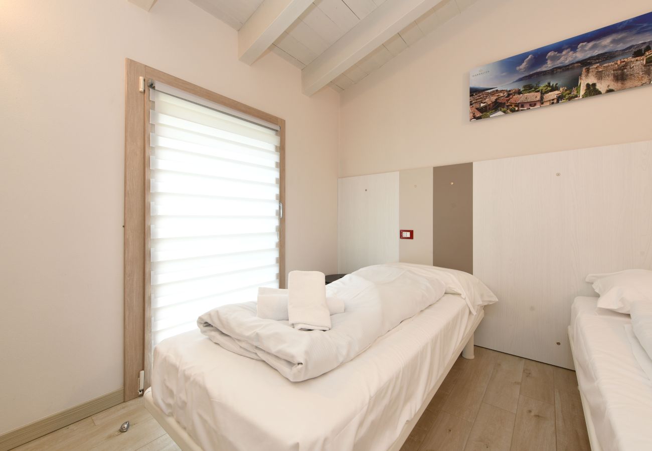 Townhouse w Manerba del Garda - Gardaliva2: con vista lago in residence con piscina vicino al lago