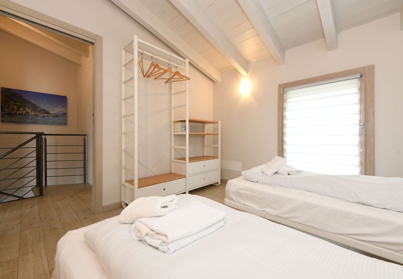 Townhouse w Manerba del Garda - Gardaliva2: con vista lago in residence con piscina vicino al lago