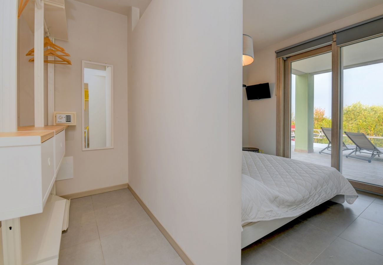 Studio w Manerba del Garda - Gardaliva 4: in piccolo residence con piscina vicino al lago