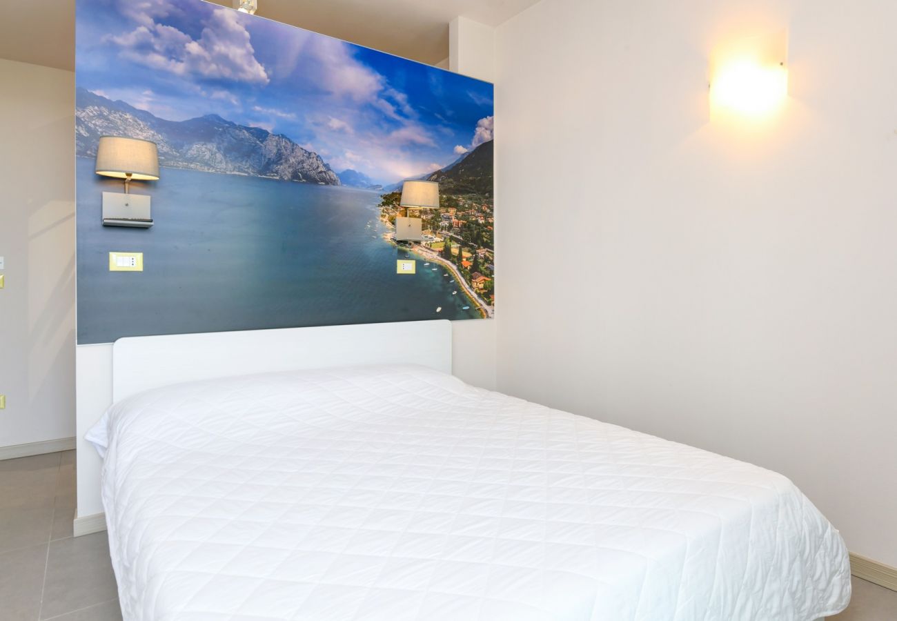 Studio w Manerba del Garda - Gardaliva 4: in piccolo residence con piscina vicino al lago