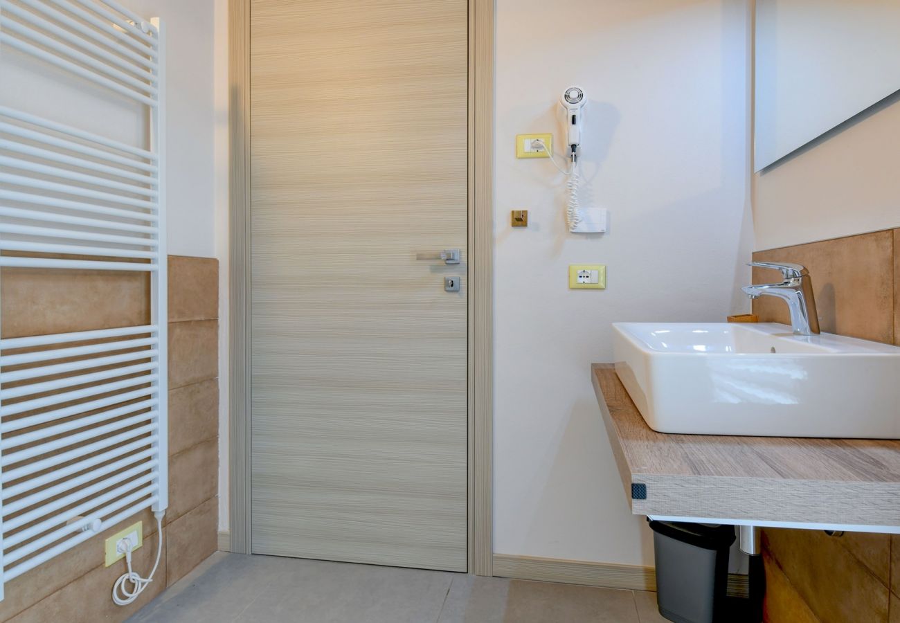 Studio w Manerba del Garda - Gardaliva 4: in piccolo residence con piscina vicino al lago