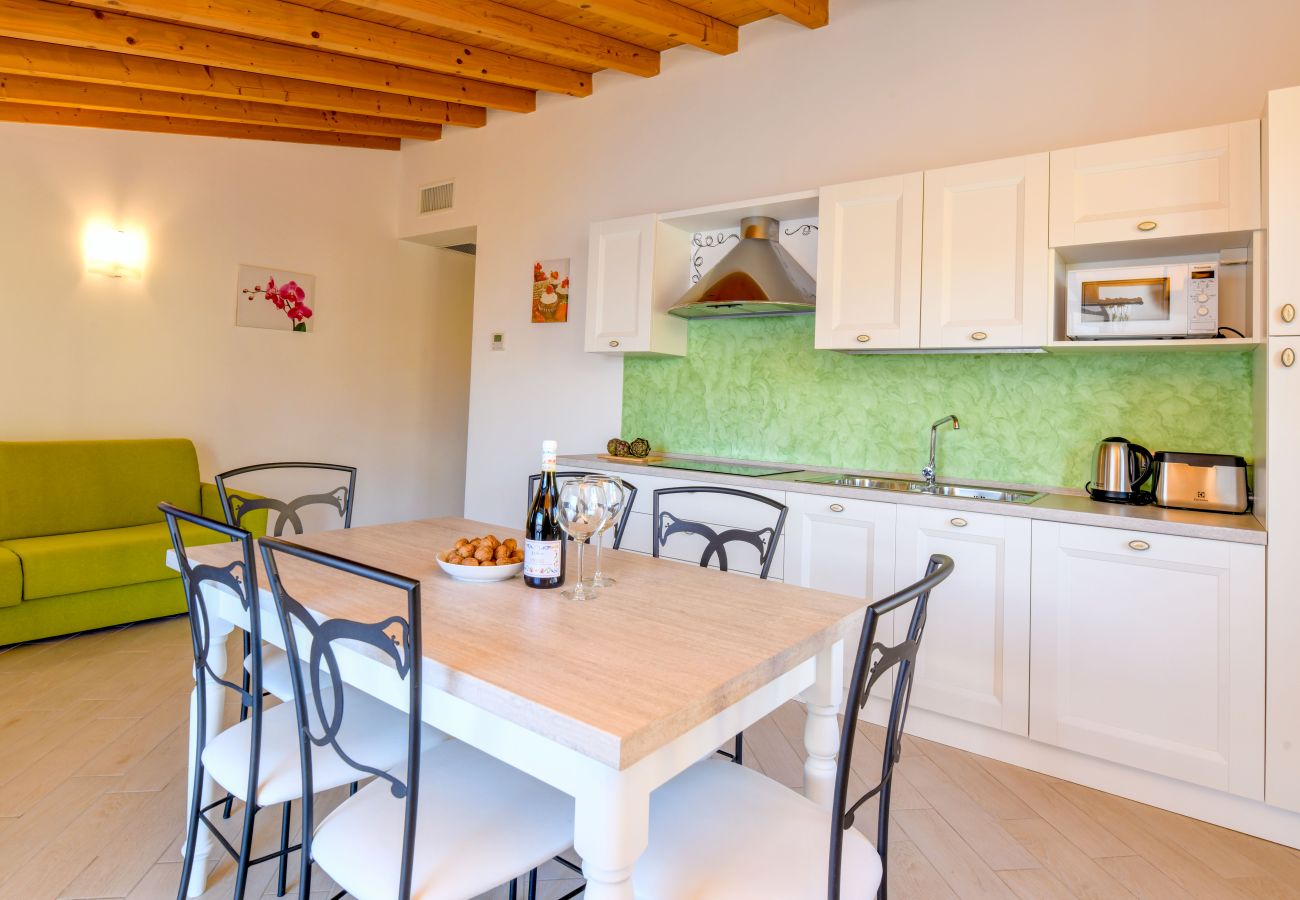 Apartament w Tignale - Albicocca: vista lago, natura e relax