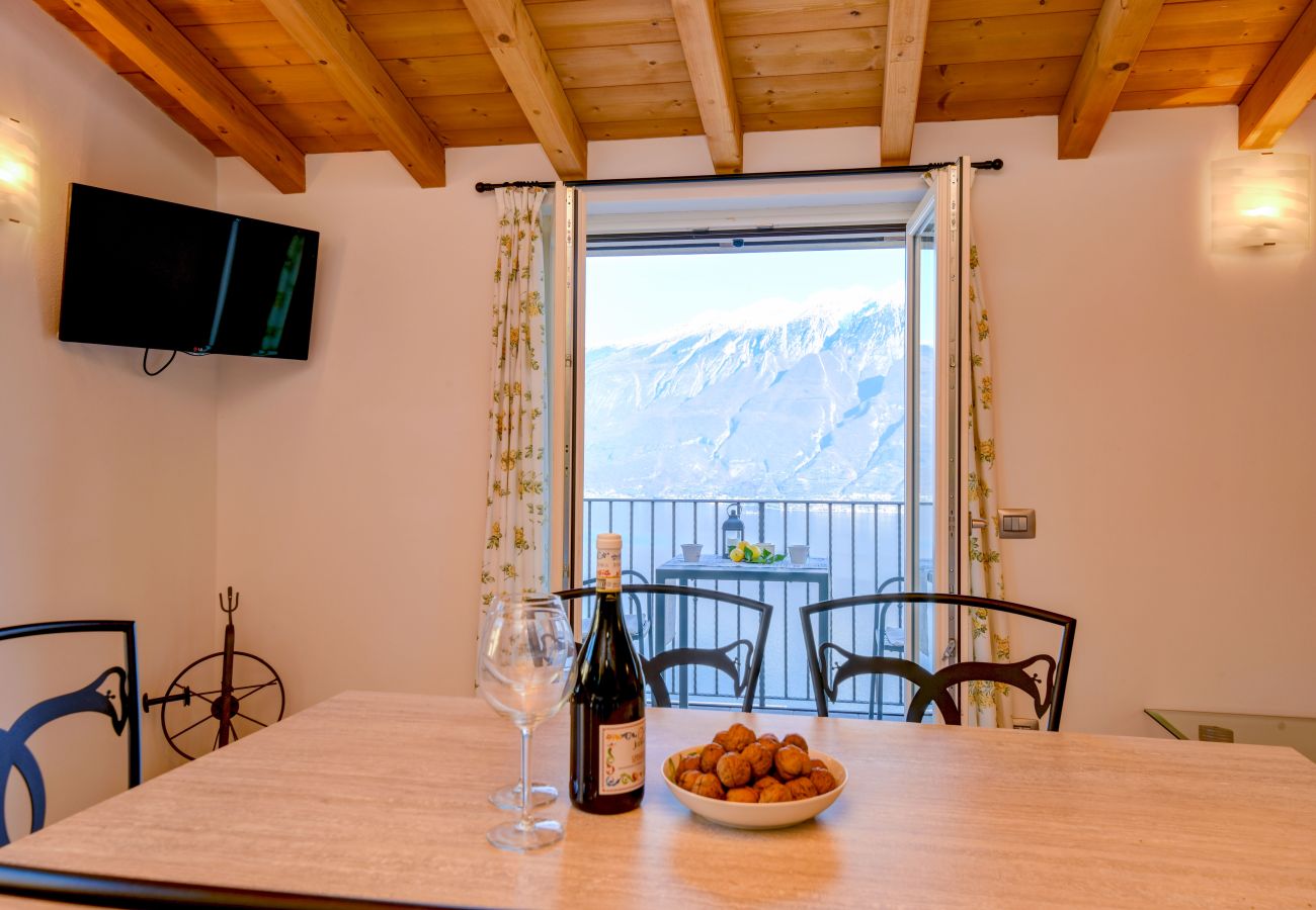 Apartament w Tignale - Albicocca: vista lago, natura e relax