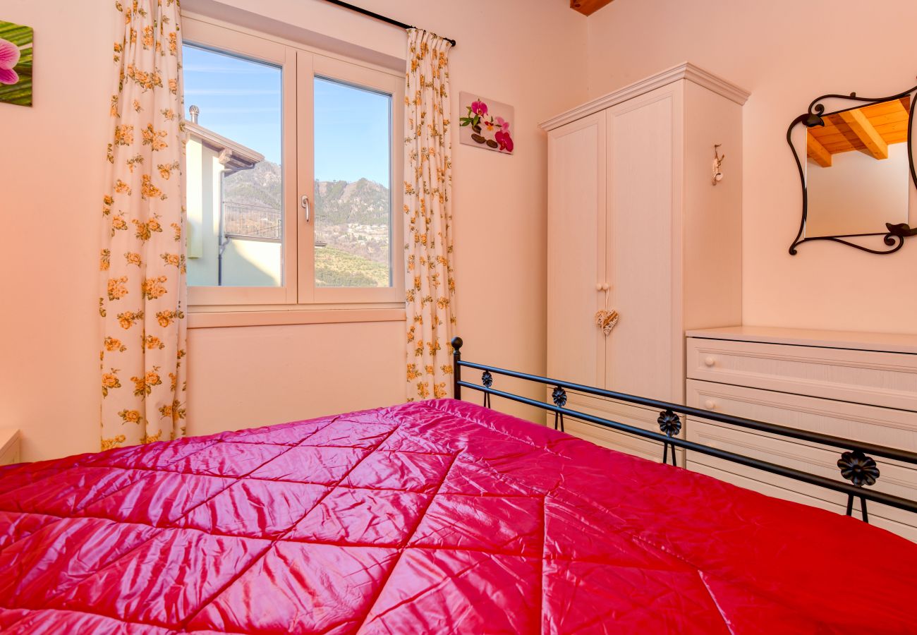 Apartament w Tignale - Albicocca: vista lago, natura e relax