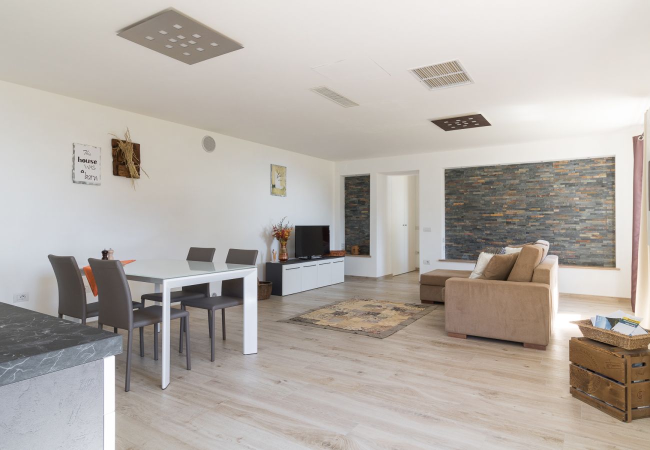 Dom w Tignale - Malga Mary: nel verde con piscina solo per voi ed i proprietari