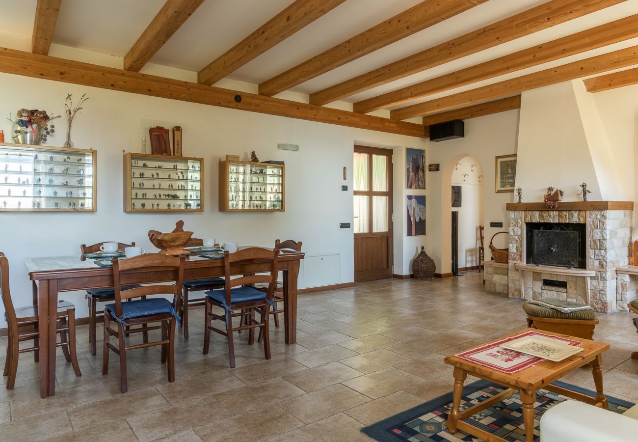 Dom w Tignale - Malga Mary: nel verde con piscina solo per voi ed i proprietari