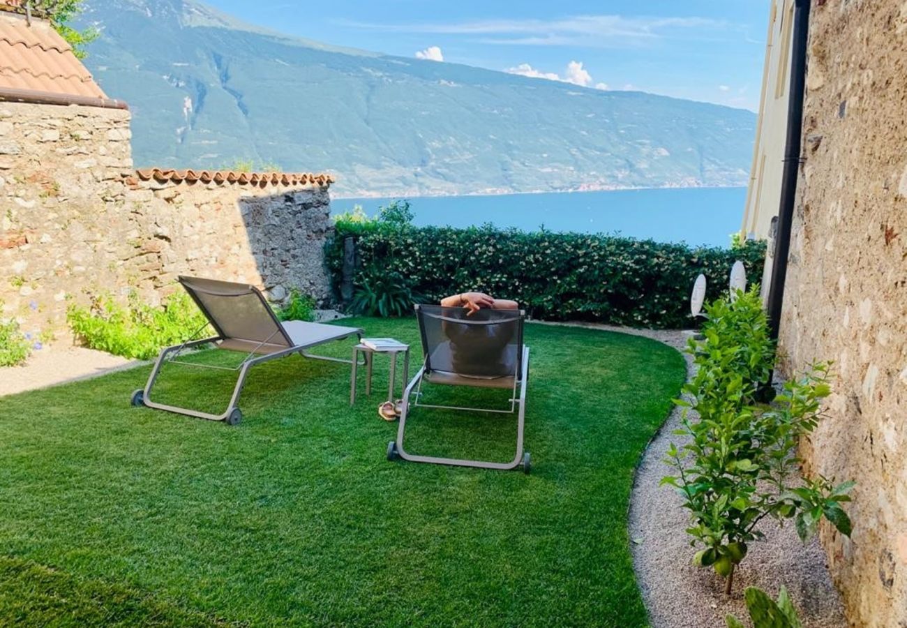Apartament w Tignale - Rustico Minichèto - La Vigna: curato nei dettagli con balcone vista lago