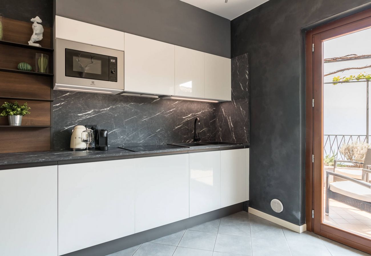 Apartament w Tignale - Rustico Minichèto - La Vigna: curato nei dettagli con balcone vista lago