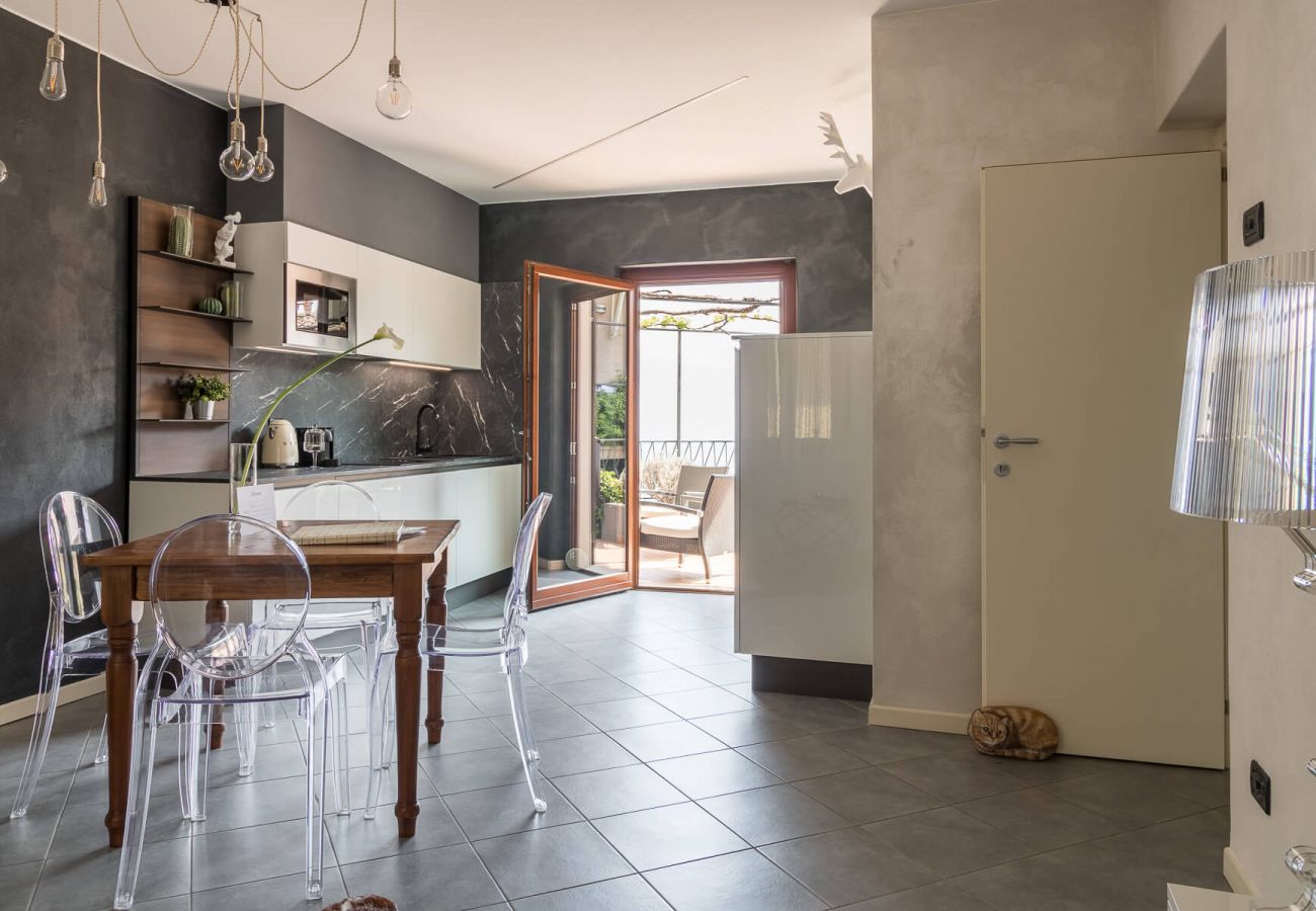 Apartament w Tignale - Rustico Minichèto - La Vigna: curato nei dettagli con balcone vista lago