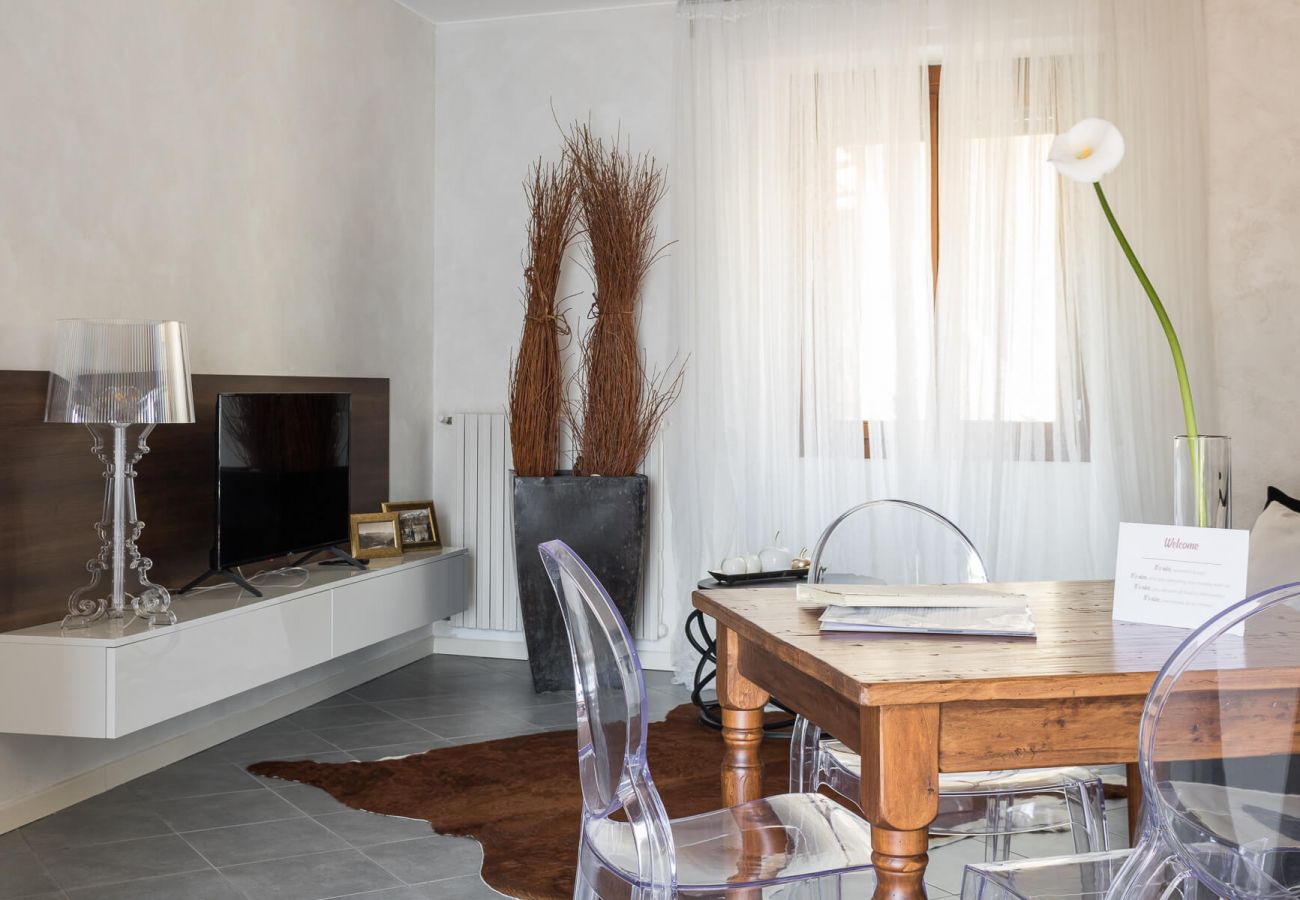 Apartament w Tignale - Rustico Minichèto - La Vigna: curato nei dettagli con balcone vista lago