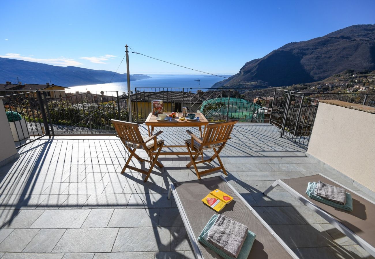 Apartament w Tignale - Conte, con grande balcone vista lago