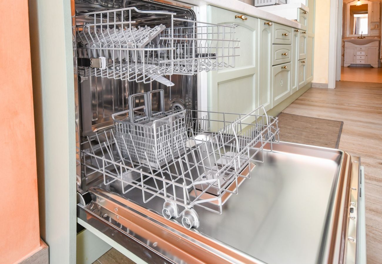 Apartament w Tignale - Conte, con grande balcone vista lago