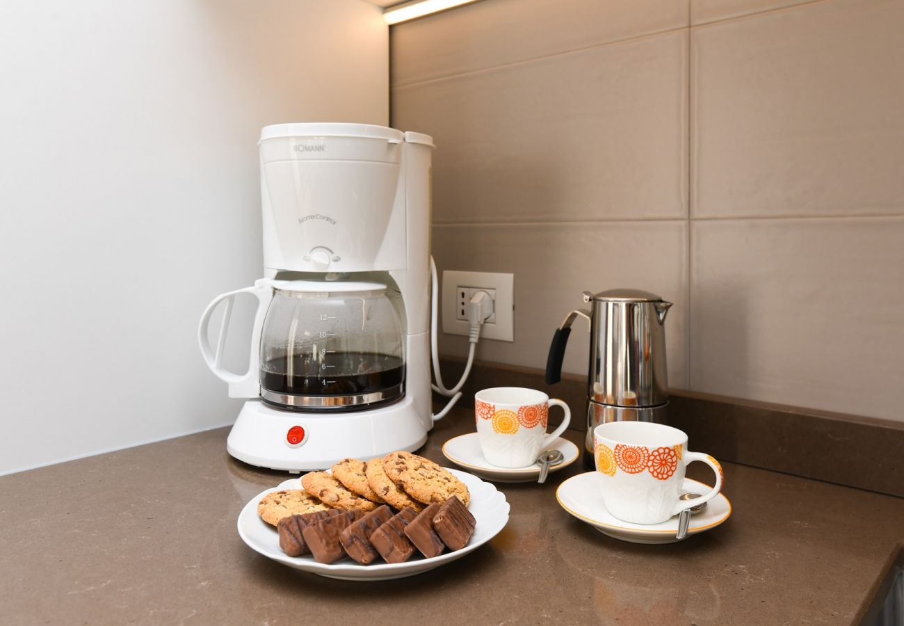 Apartament w Tignale - Orange House con meravigliosa vista lago