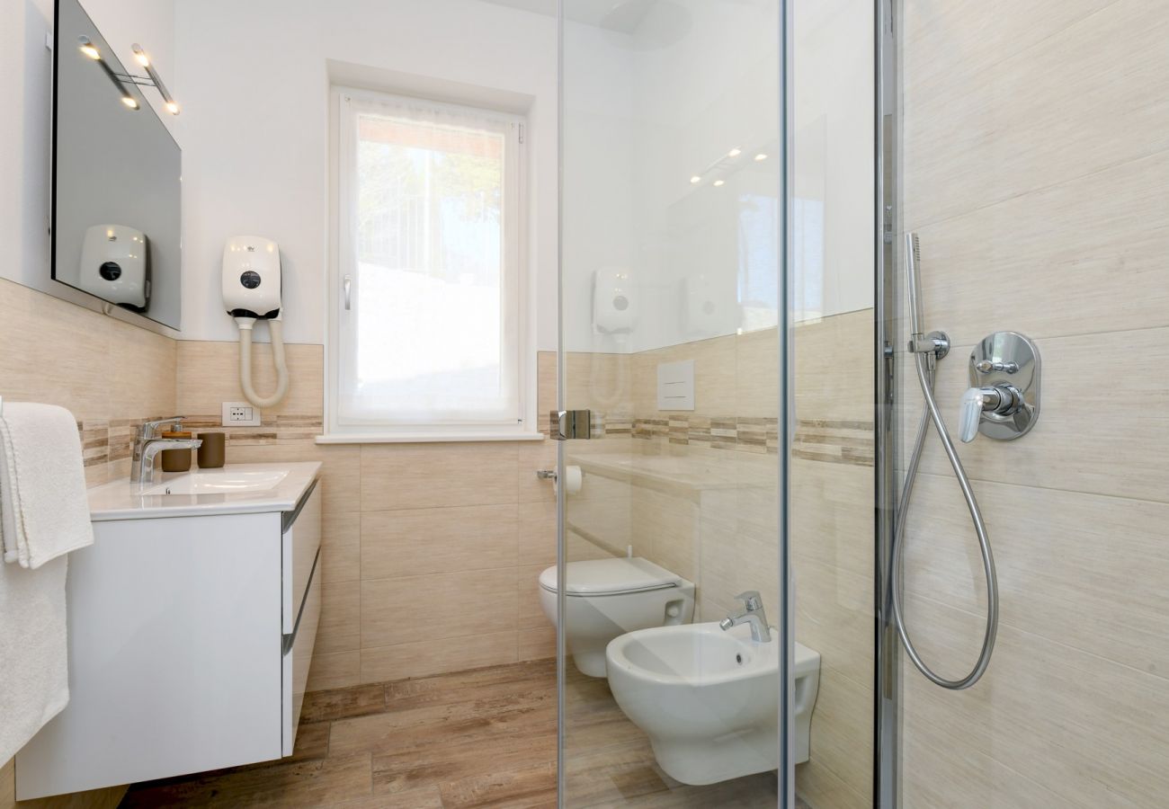 Apartament w Tignale - Orange House con meravigliosa vista lago