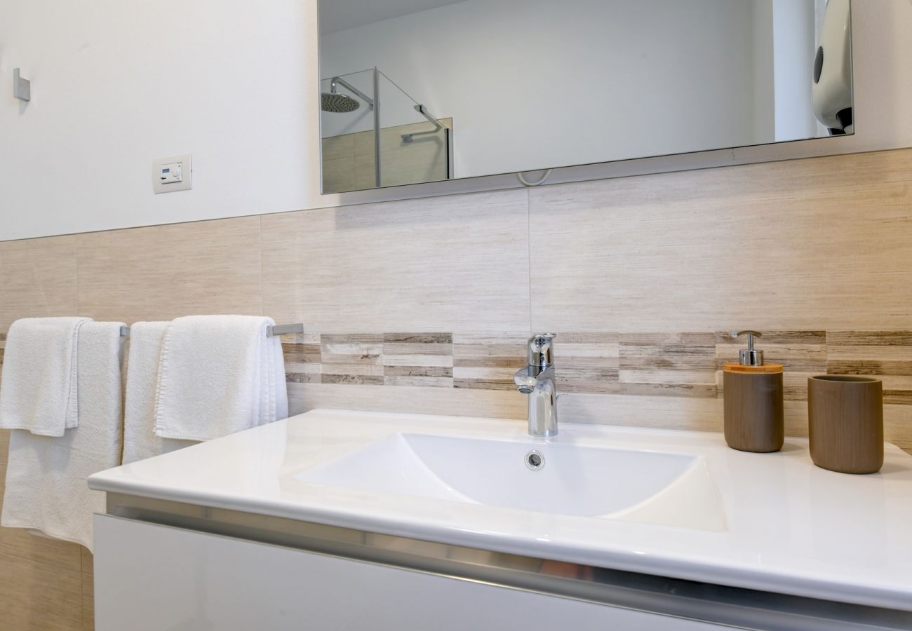 Apartament w Tignale - Orange House con meravigliosa vista lago