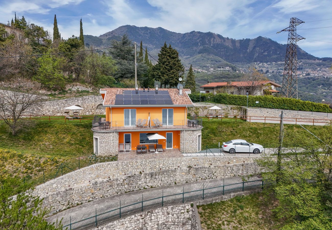 Apartament w Tignale - Orange House con meravigliosa vista lago