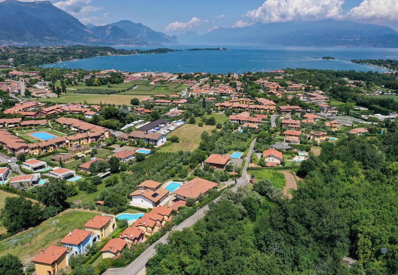 Dom w Manerba del Garda - Villa rosa, spaziosa casa con piscina in comune