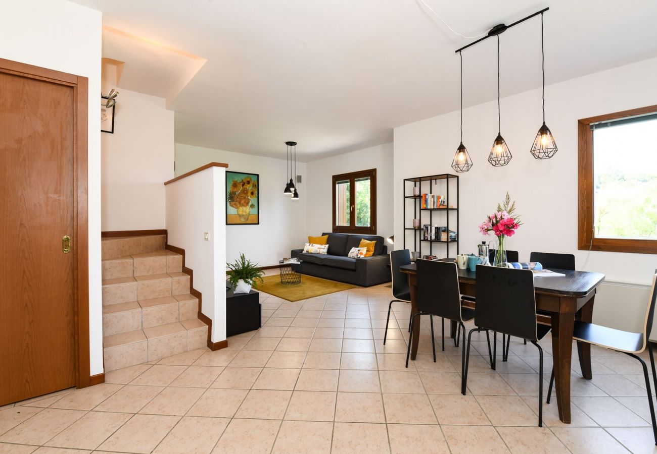 Dom w Manerba del Garda - Villa rosa, spaziosa casa con piscina in comune