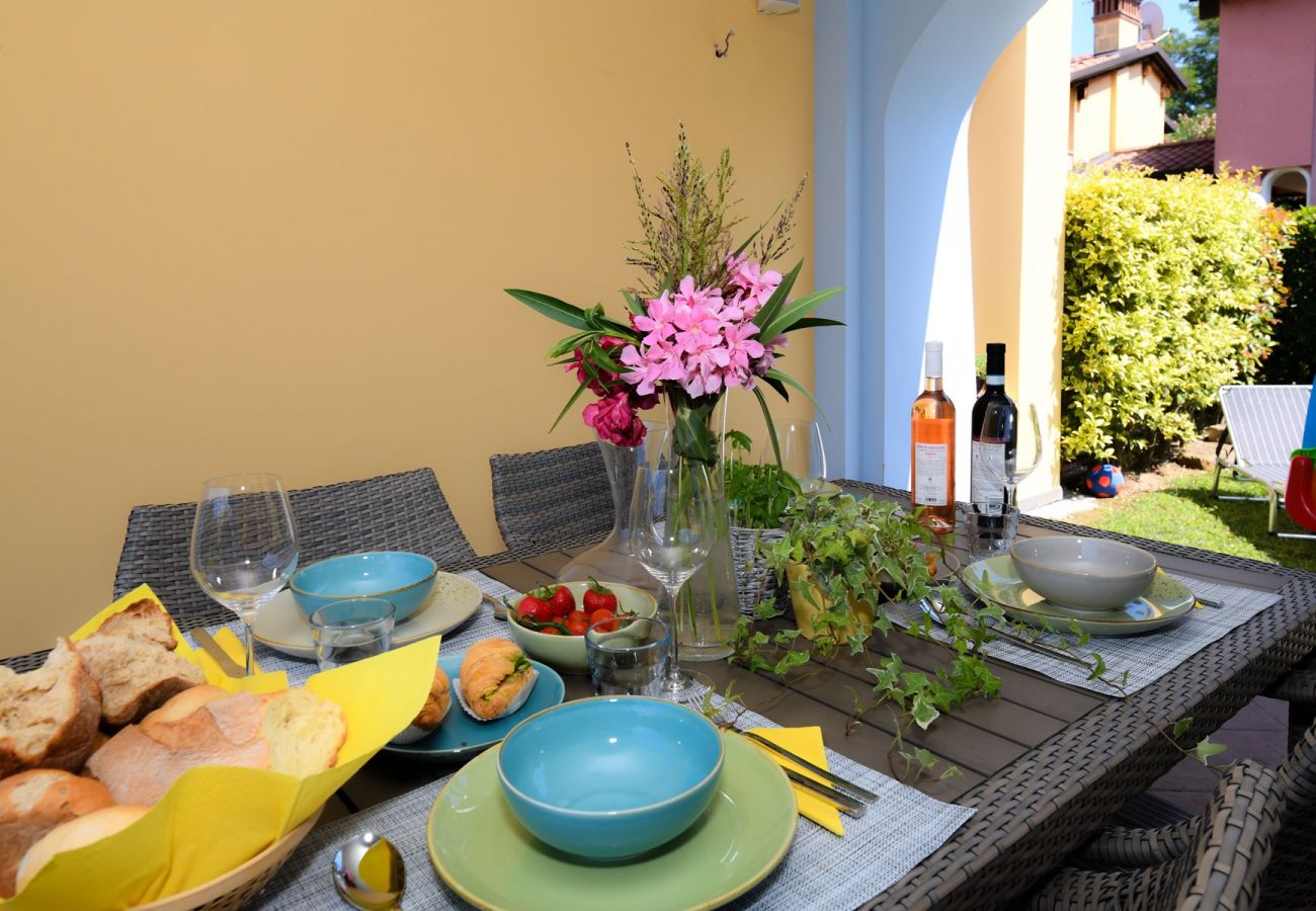 Dom w Manerba del Garda - Villa rosa, spaziosa casa con piscina in comune