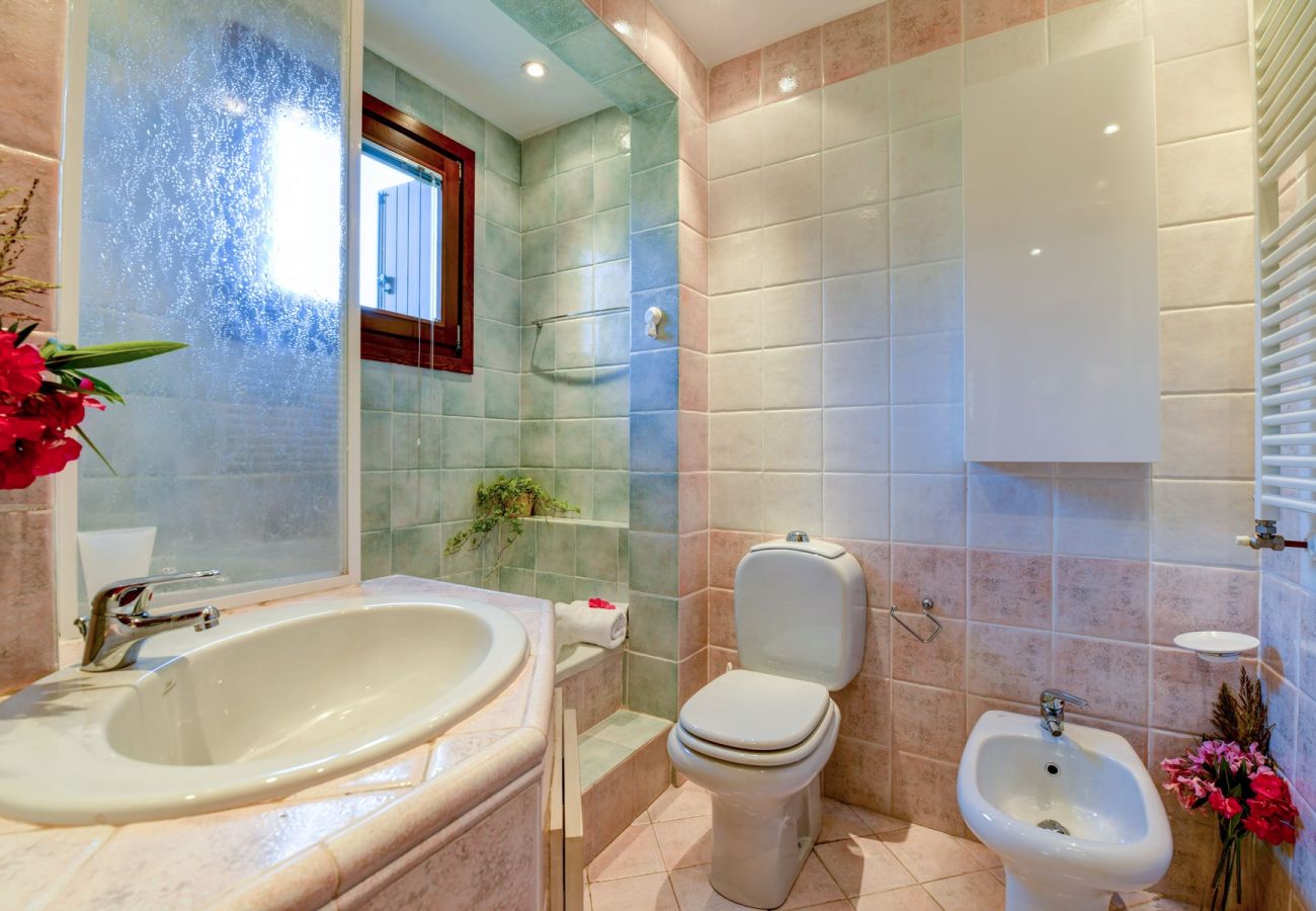 Dom w Manerba del Garda - Villa rosa, spaziosa casa con piscina in comune