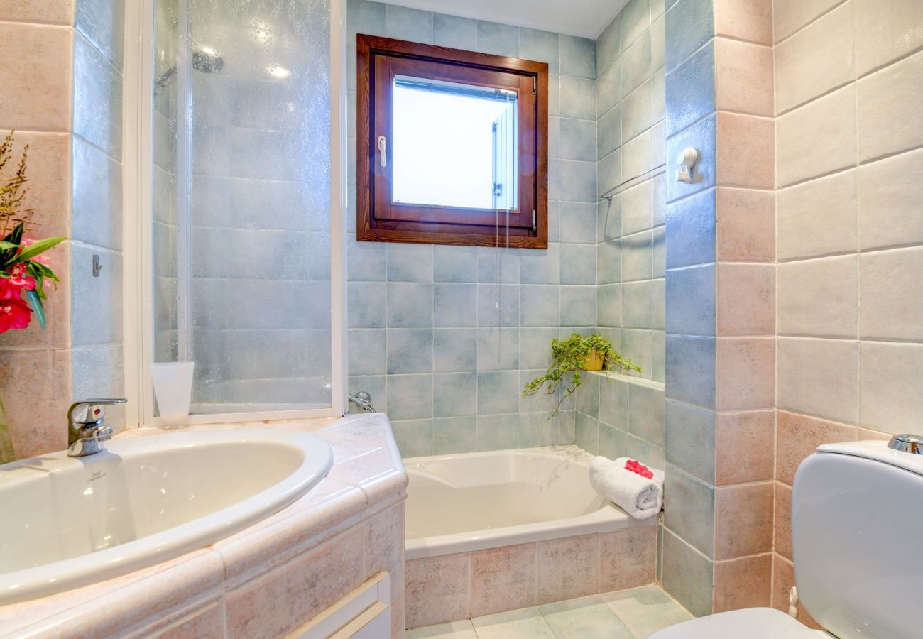 Dom w Manerba del Garda - Villa rosa, spaziosa casa con piscina in comune