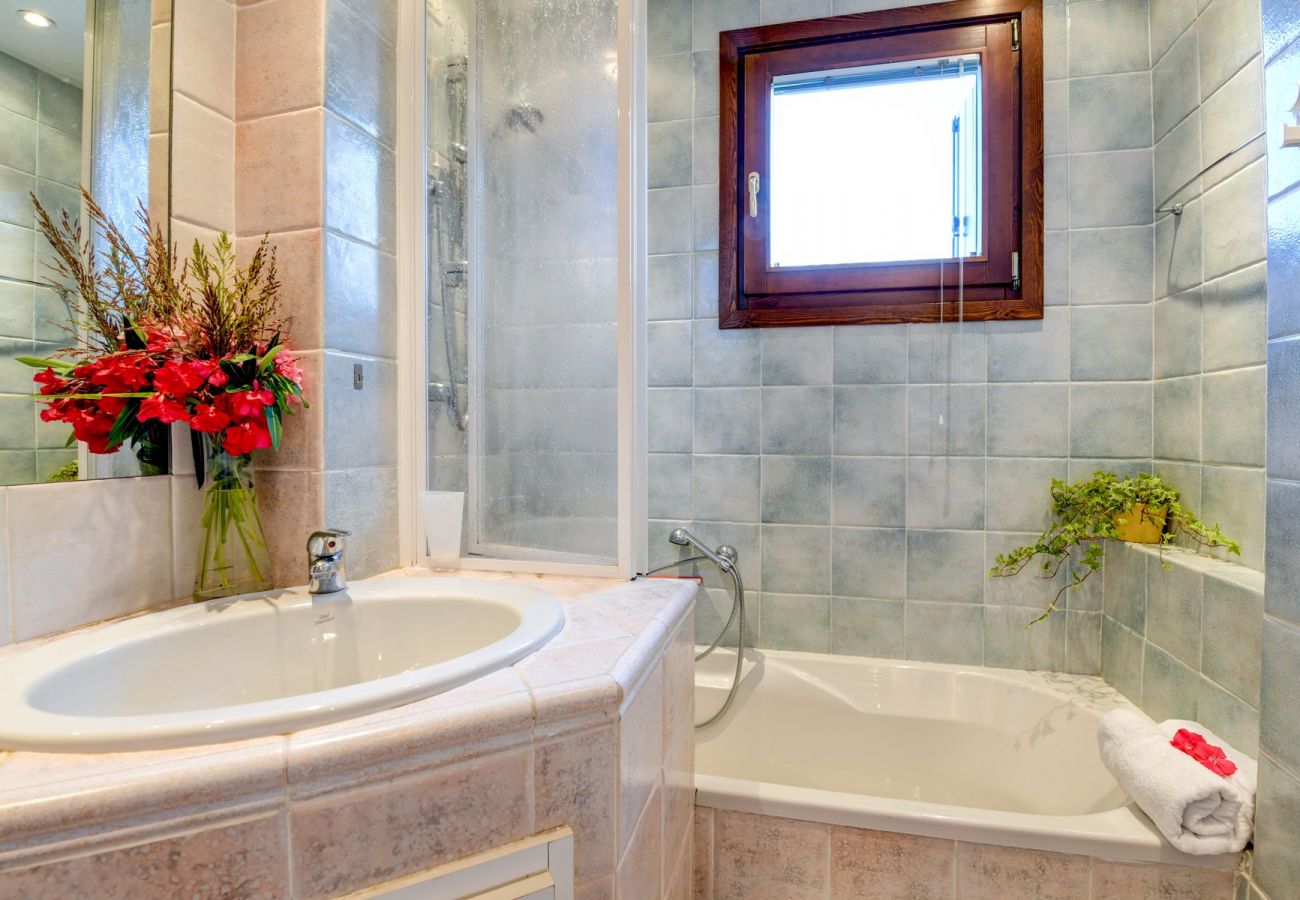 Dom w Manerba del Garda - Villa rosa, spaziosa casa con piscina in comune