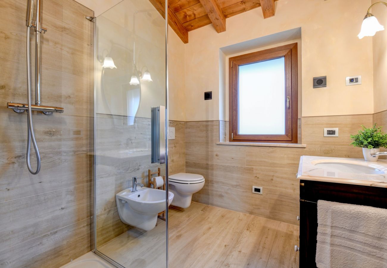 Willa w Polpenazze del Garda - Villa Sinfonia: con tre camere da letto e vista lago