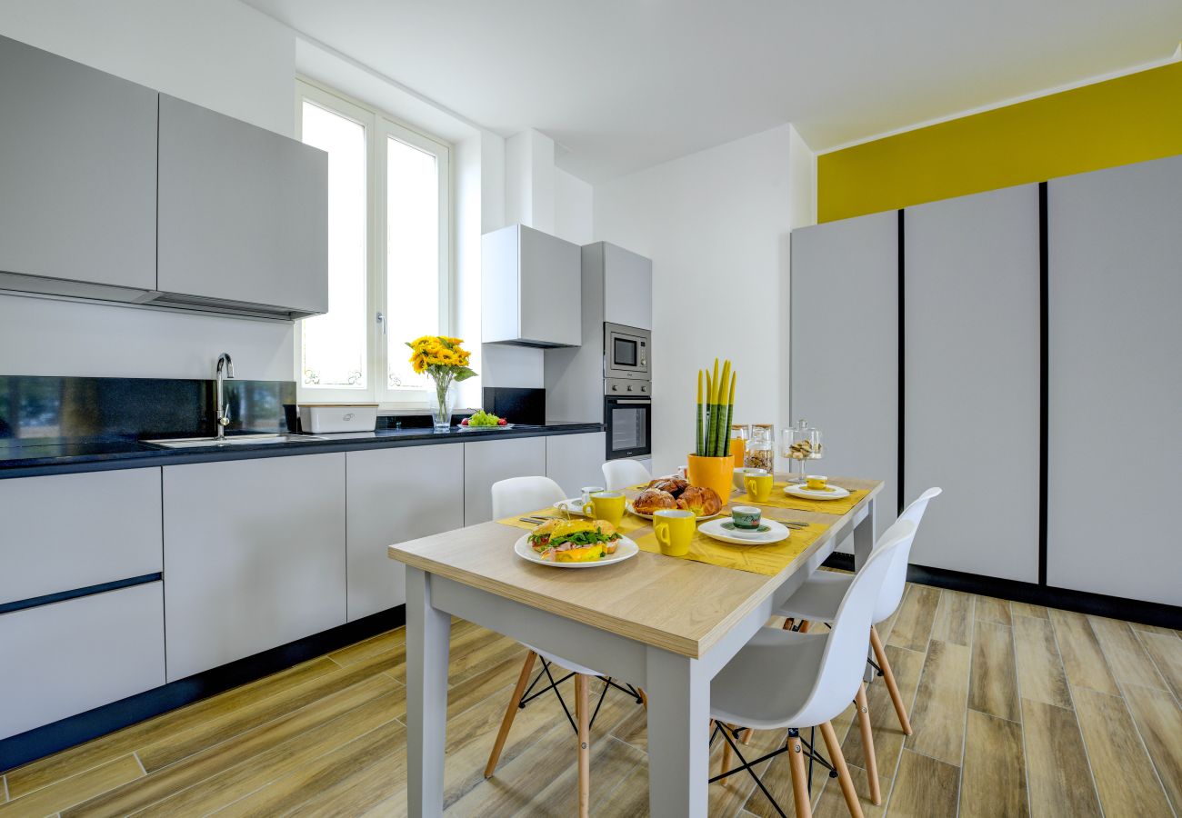 Apartament w Desenzano del Garda - Desenzanoloft Palazzo Visconti-Collo Lungo Giallo