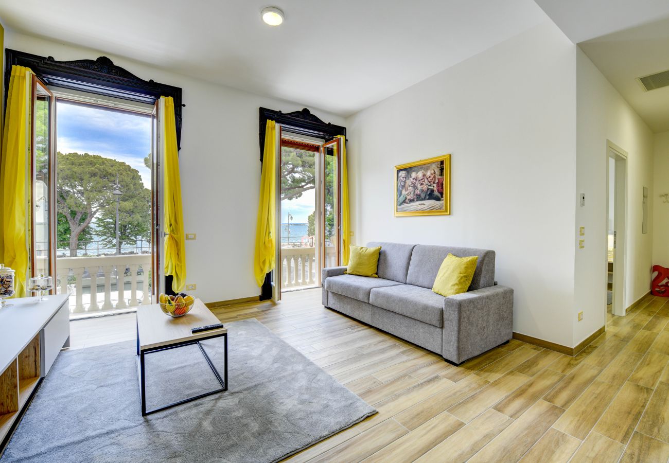 Apartament w Desenzano del Garda - Desenzanoloft Palazzo Visconti-Collo Lungo Giallo