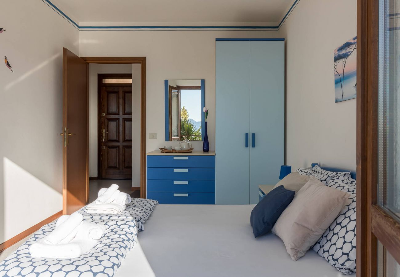 Apartament w Tignale - Appartamento Panorama con balcone vista lago