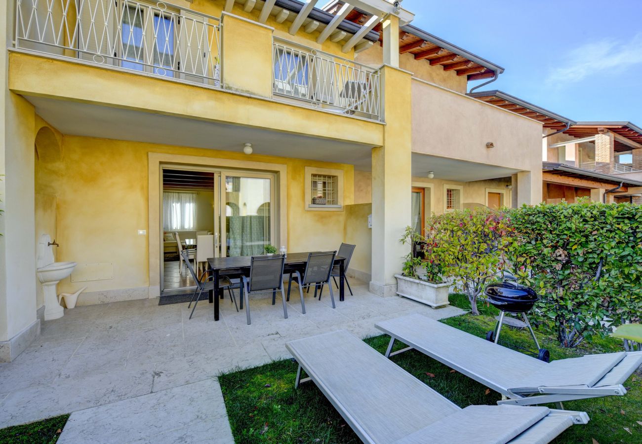 Apartament w Manerba del Garda - Casa della Romantica con piscina a pochi passi dal lago